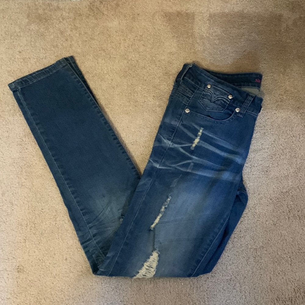 2B Bebe ripped skinny jeans. Studded design on butt pockets. Size 28.